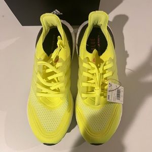 Adidas ULTRABoost 21 in Solar Yellow